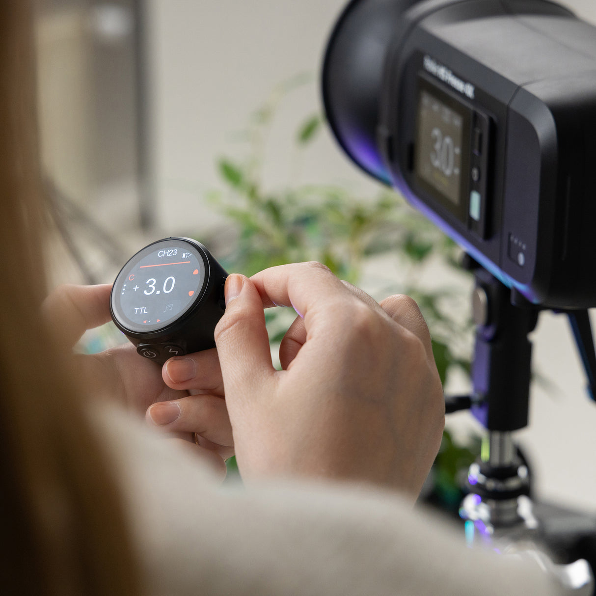 Professional radio transmitter | TR-Q8 Touch | For studio flashes